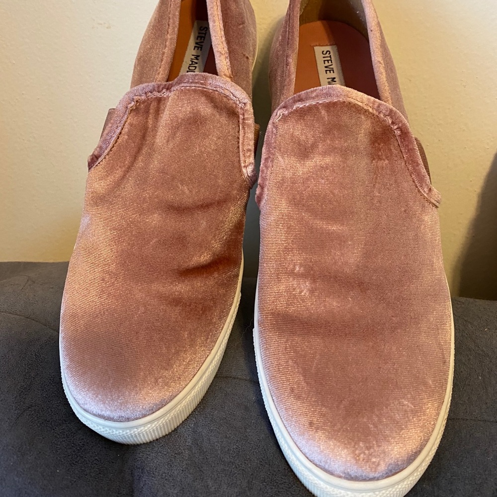Steve Madden Evangel Velvet Slip On Shoe